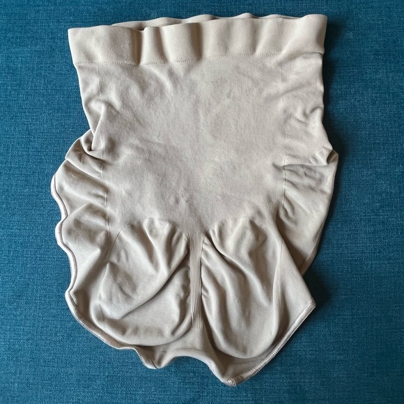 SKIMS Seamless Sculpting Mid-Waist Brief Size Small - Picture 4 of 5